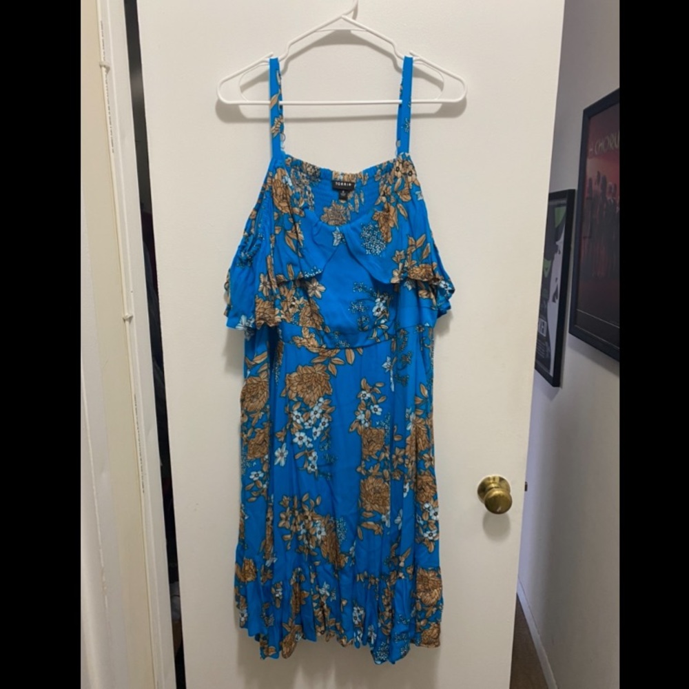 NWT Torrid cold shoulder blue floral dress